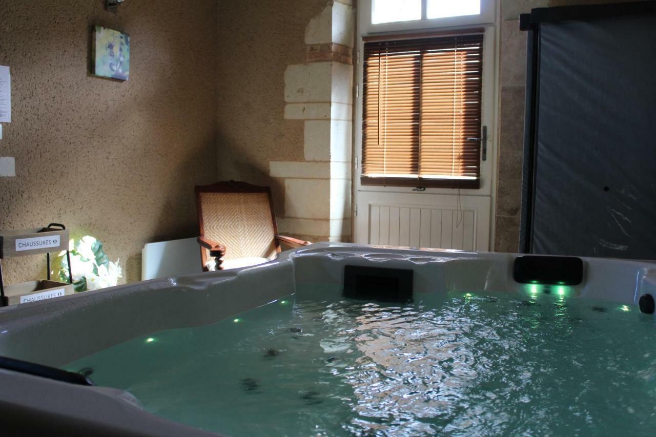 Hotel & Spa Chai De La Paleine Le Puy-Notre-Dame Eksteriør bilde